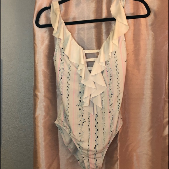 EUC LILLY PULITZER swimsuit - Picture 2 of 8